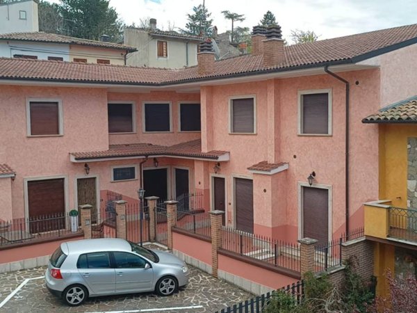casa indipendente in vendita a Pizzoli