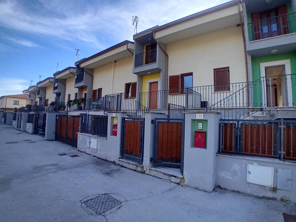 casa indipendente in vendita a Pizzoli in zona Cavallari