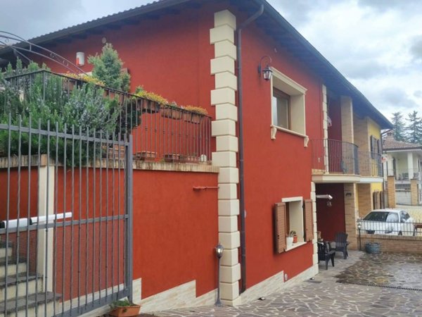 casa indipendente in vendita a Pizzoli