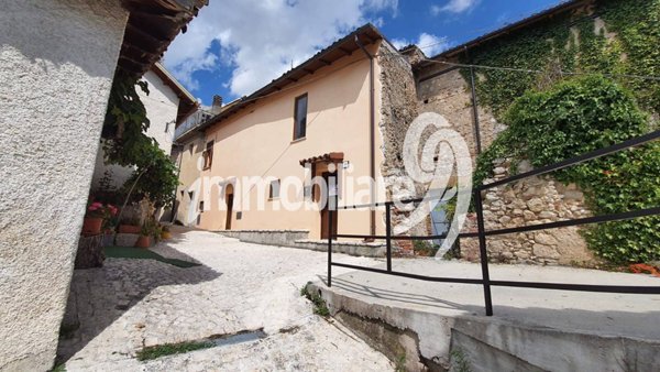 intera palazzina in vendita a Pizzoli