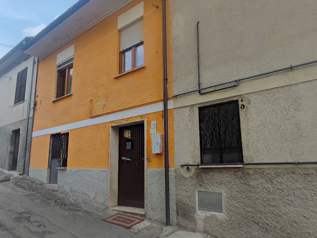 casa indipendente in vendita a Pizzoli