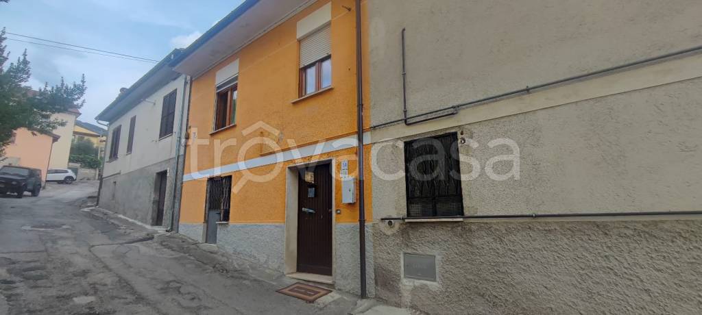 casa indipendente in vendita a Pizzoli