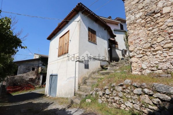 casa indipendente in vendita a Pizzoli