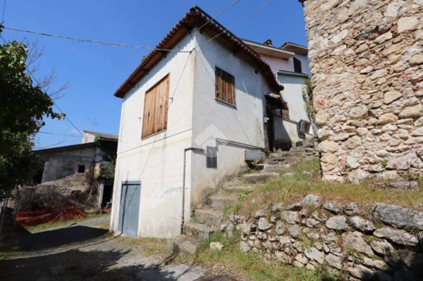 casa indipendente in vendita a Pizzoli