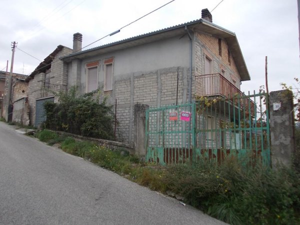 casa indipendente in vendita a Pizzoli