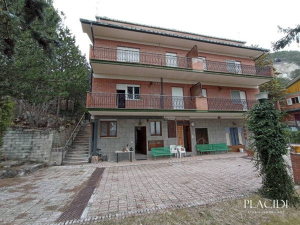 casa indipendente in vendita a Pizzoli