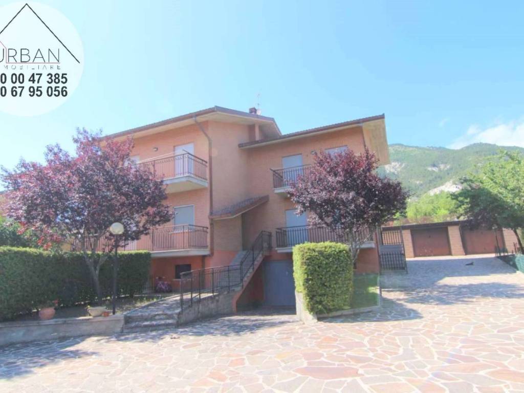 casa indipendente in vendita a Pizzoli