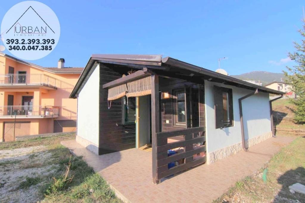 casa indipendente in vendita a Pizzoli