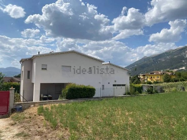 casa indipendente in vendita a Pizzoli