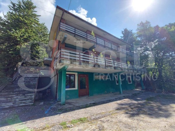 casa indipendente in vendita a Pizzoli