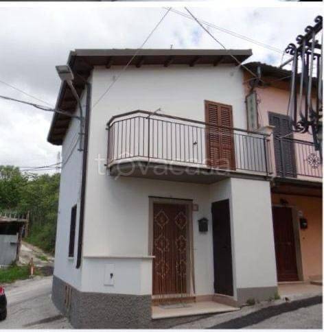 casa indipendente in vendita a Pizzoli
