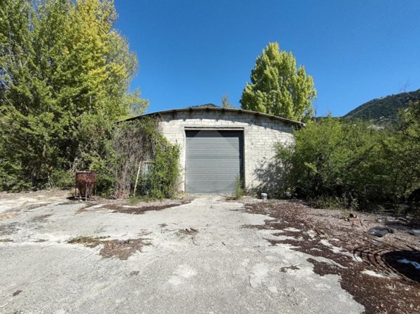 casa indipendente in vendita a Pizzoli