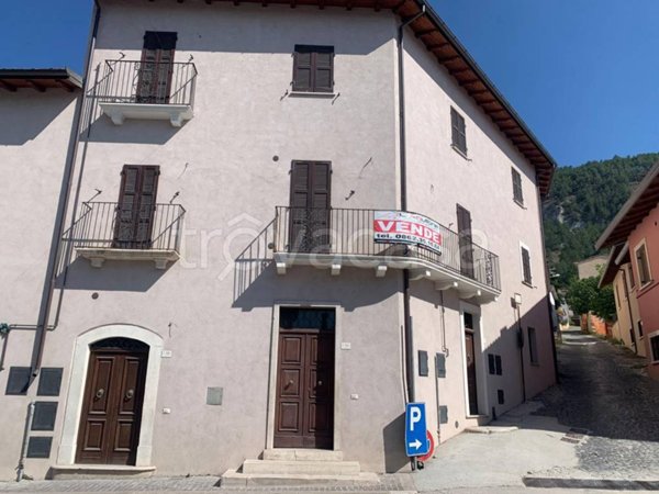 casa indipendente in vendita a Pizzoli