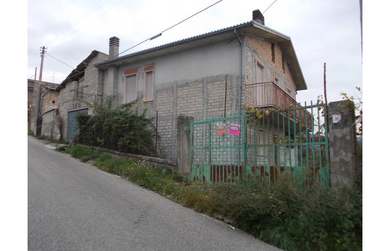 casa indipendente in vendita a Pizzoli