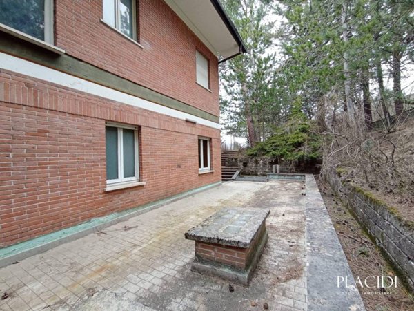 casa indipendente in vendita a Pizzoli