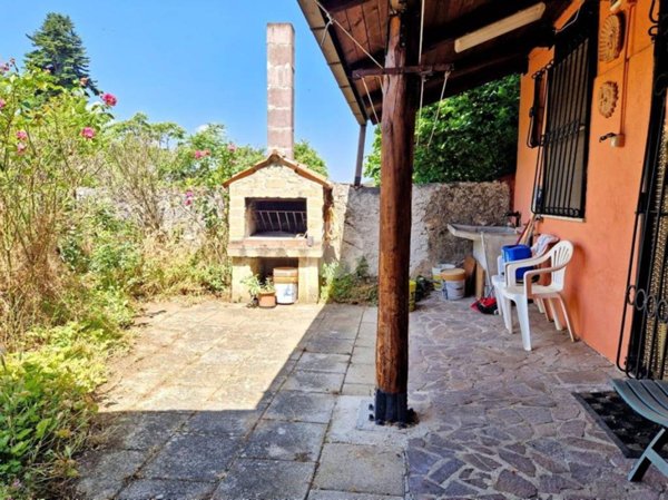 casa indipendente in vendita a Pizzoli