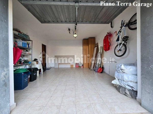 casa indipendente in vendita a Pizzoli