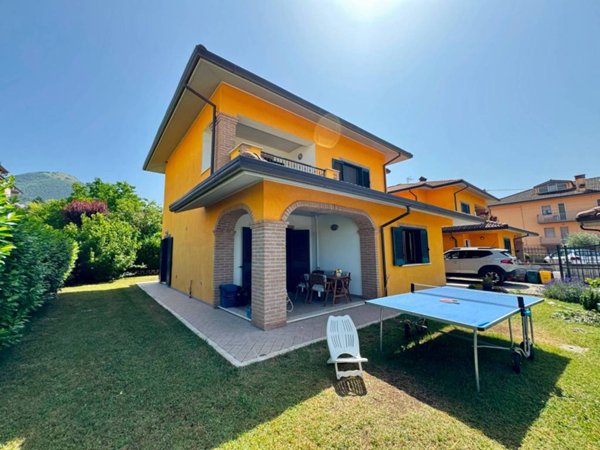 casa indipendente in vendita a Pizzoli
