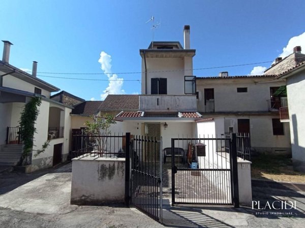 casa indipendente in vendita a Pizzoli