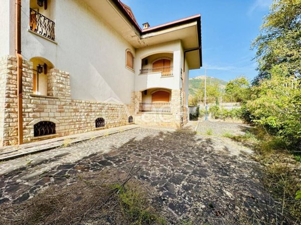 villa in vendita a Pizzoli