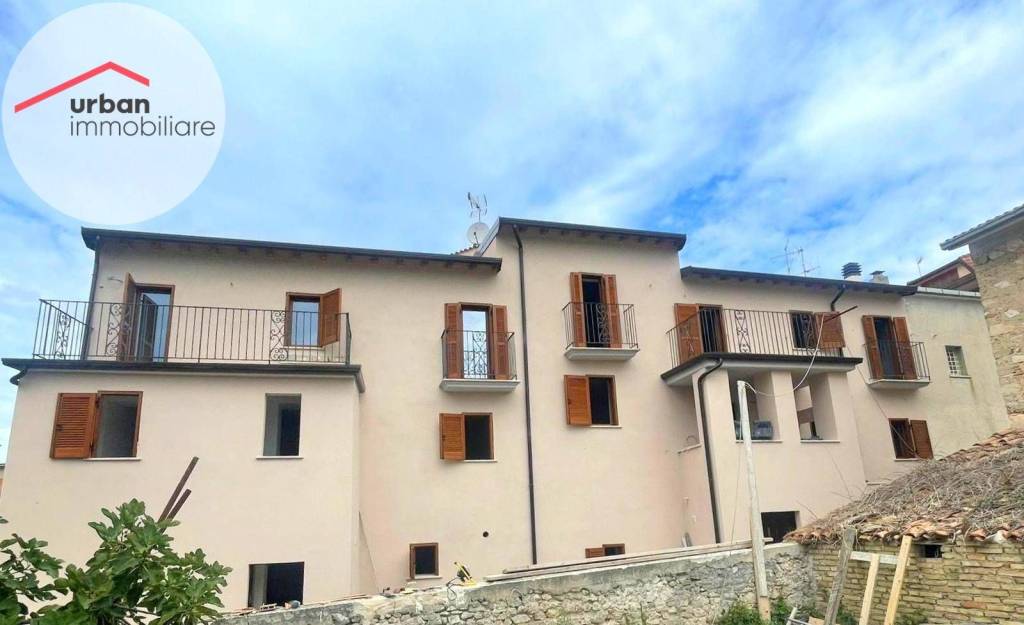 casa indipendente in vendita a Pizzoli