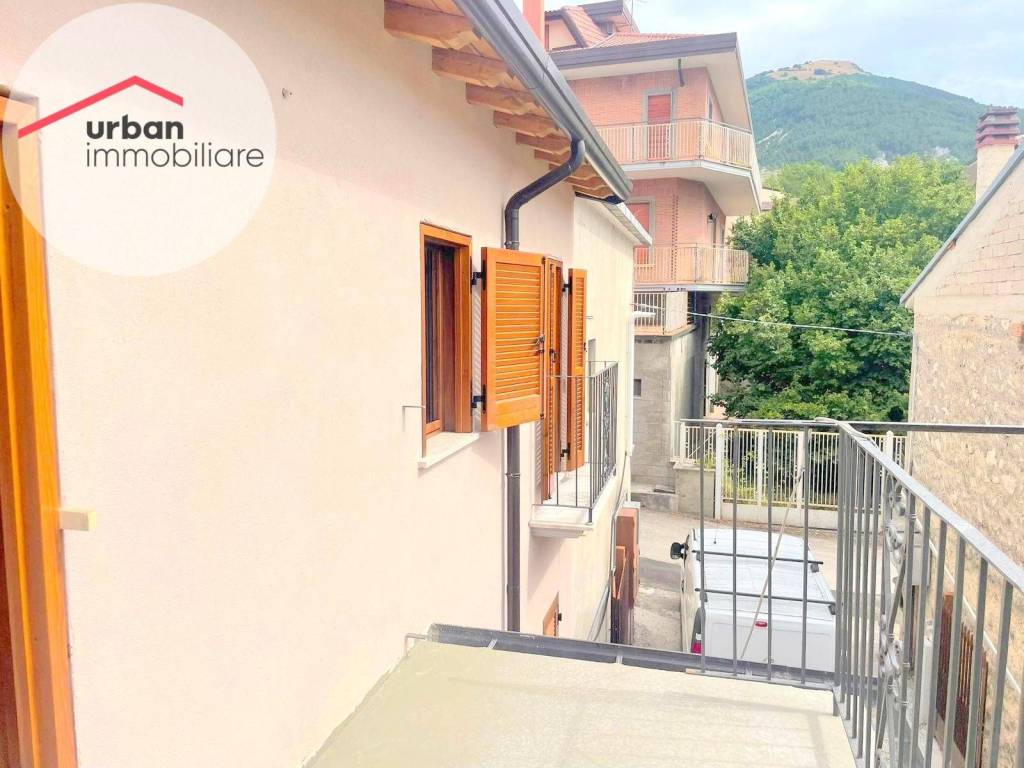 casa indipendente in vendita a Pizzoli