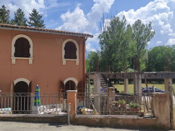 casa indipendente in vendita a Pizzoli in zona Cavallari