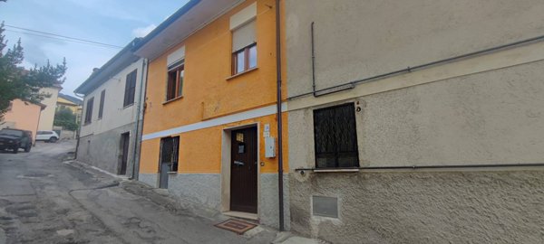 casa indipendente in vendita a Pizzoli