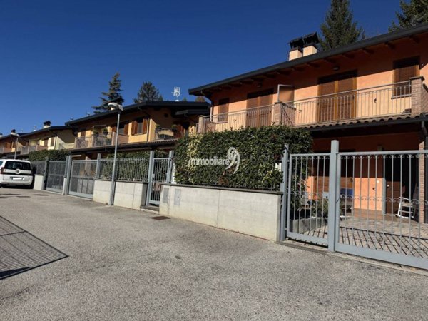 casa indipendente in vendita a Pizzoli