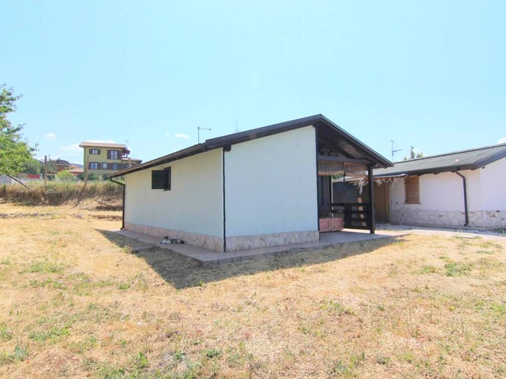 casa indipendente in vendita a Pizzoli