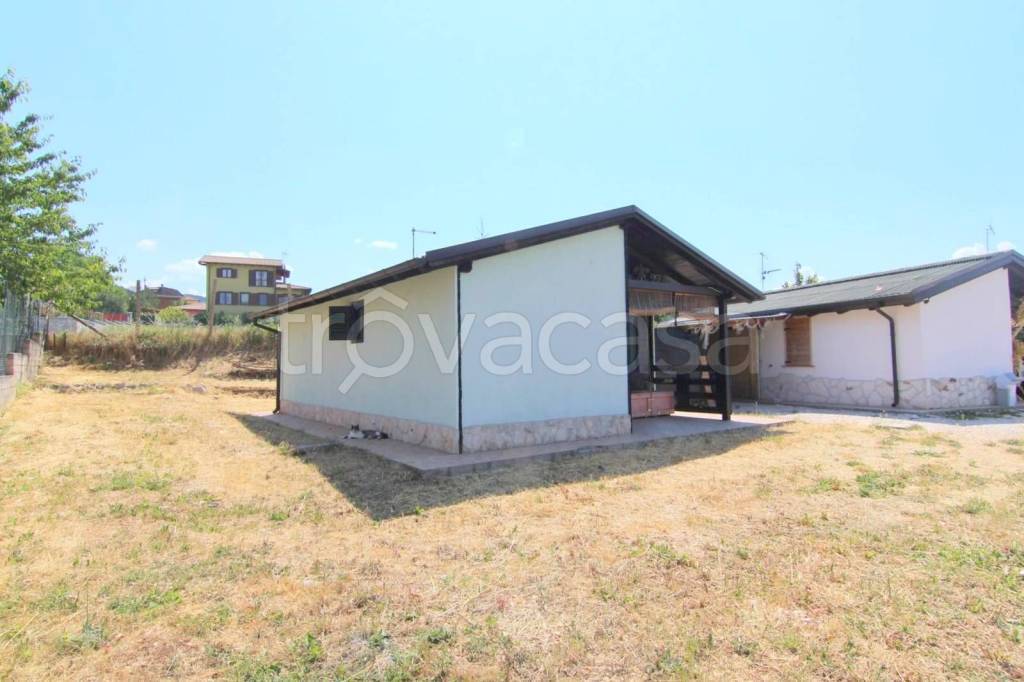 casa indipendente in vendita a Pizzoli