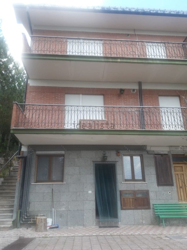 casa indipendente in vendita a Pizzoli