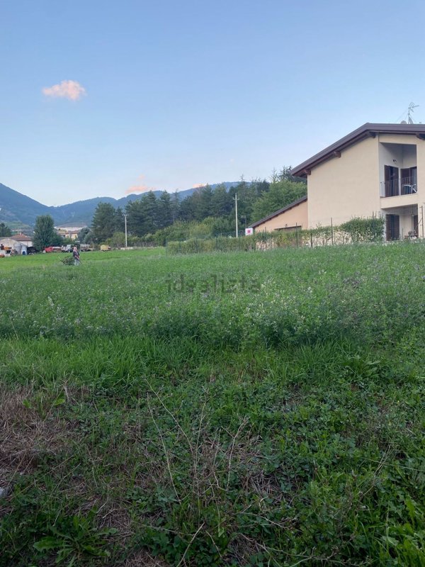 terreno edificabile in vendita a Pizzoli