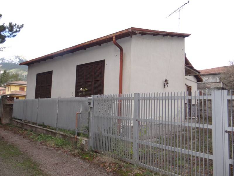 casa indipendente in vendita a Pizzoli