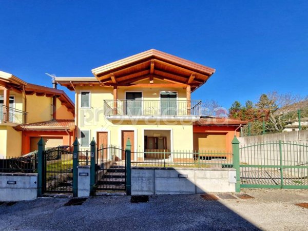 appartamento in vendita a Pizzoli in zona Cavallari