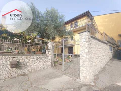 casa indipendente in vendita a Pizzoli in zona Cavallari