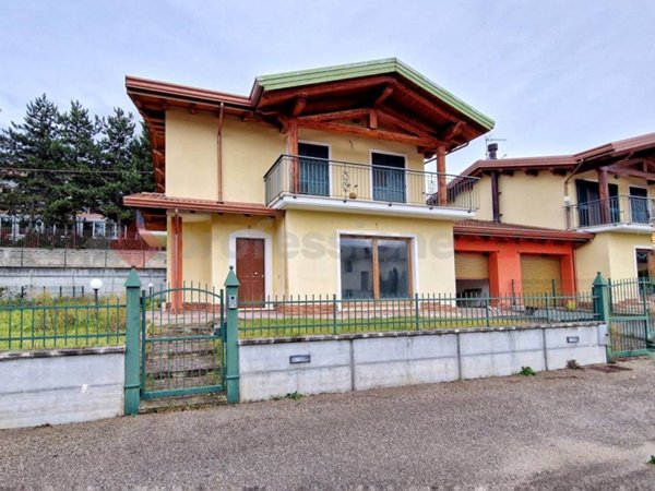 casa indipendente in vendita a Pizzoli
