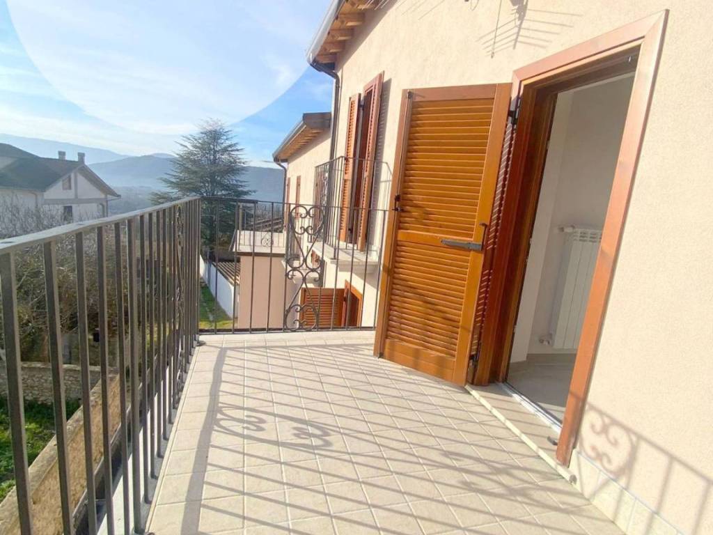 casa indipendente in vendita a Pizzoli