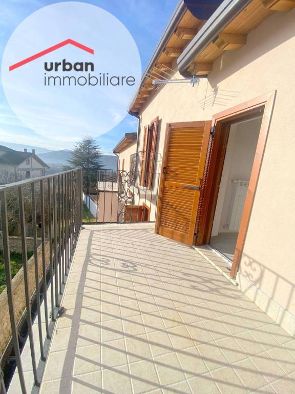 casa indipendente in vendita a Pizzoli