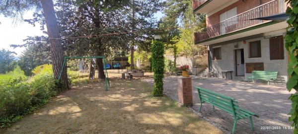 casa indipendente in vendita a Pizzoli