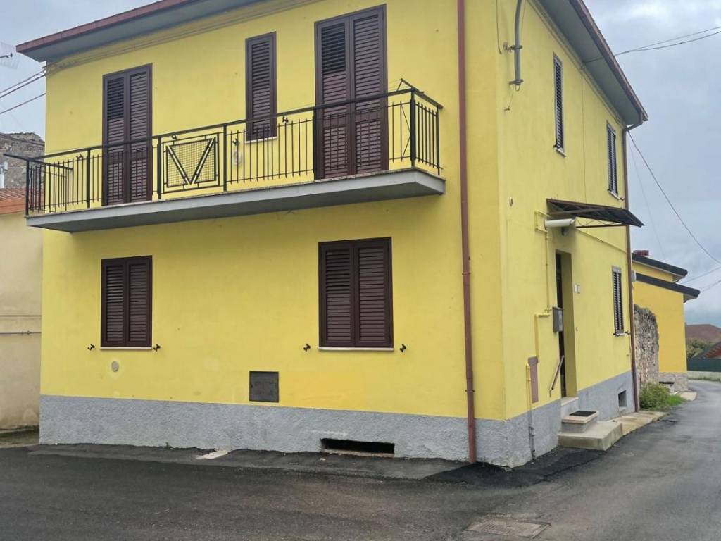 casa indipendente in vendita a Pizzoli