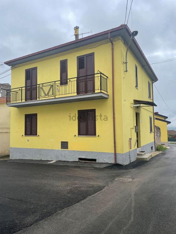 casa semindipendente in vendita a Pizzoli