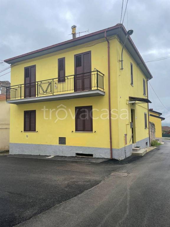 casa indipendente in vendita a Pizzoli