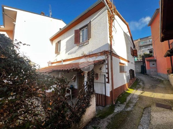 casa indipendente in vendita a Pizzoli