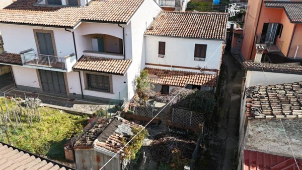 casa indipendente in vendita a Pizzoli