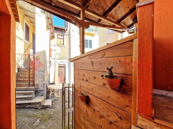 casa indipendente in vendita a Pizzoli