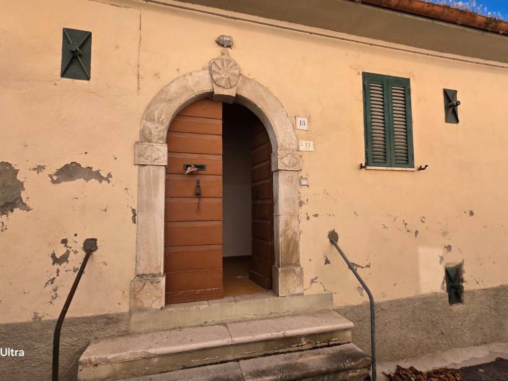 casa indipendente in vendita a Pizzoli