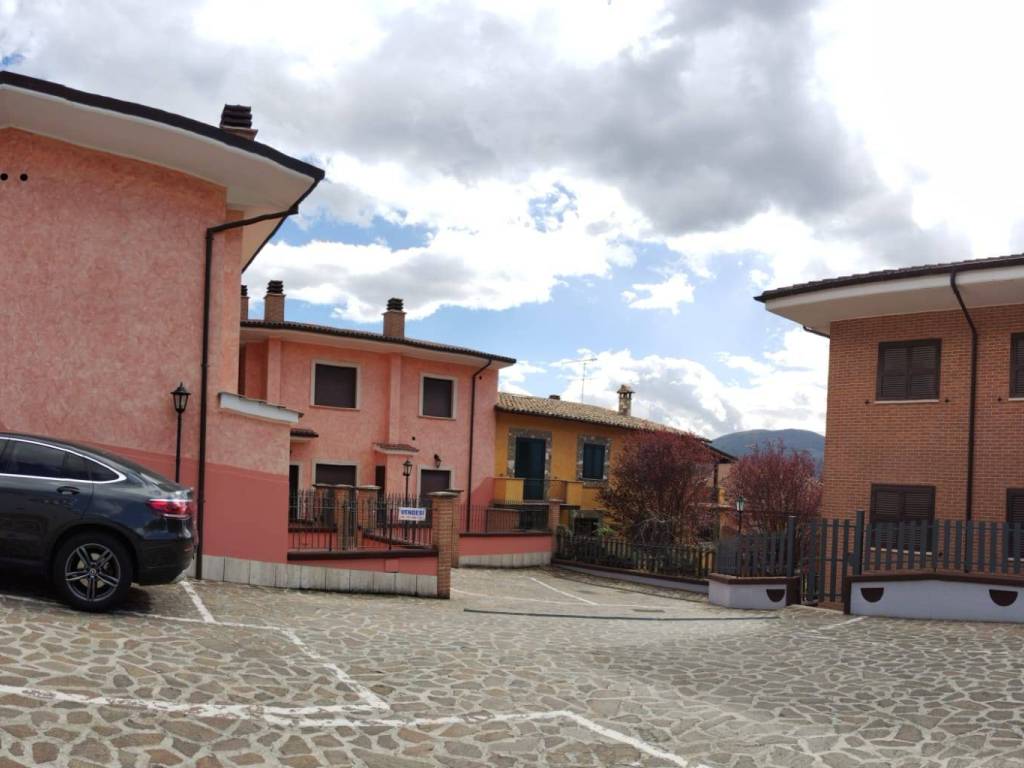 casa indipendente in vendita a Pizzoli