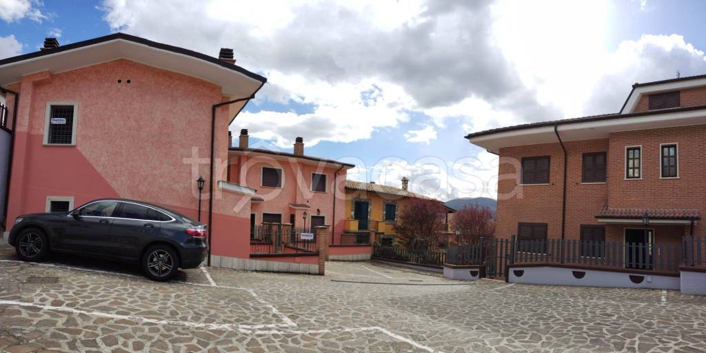 casa indipendente in vendita a Pizzoli