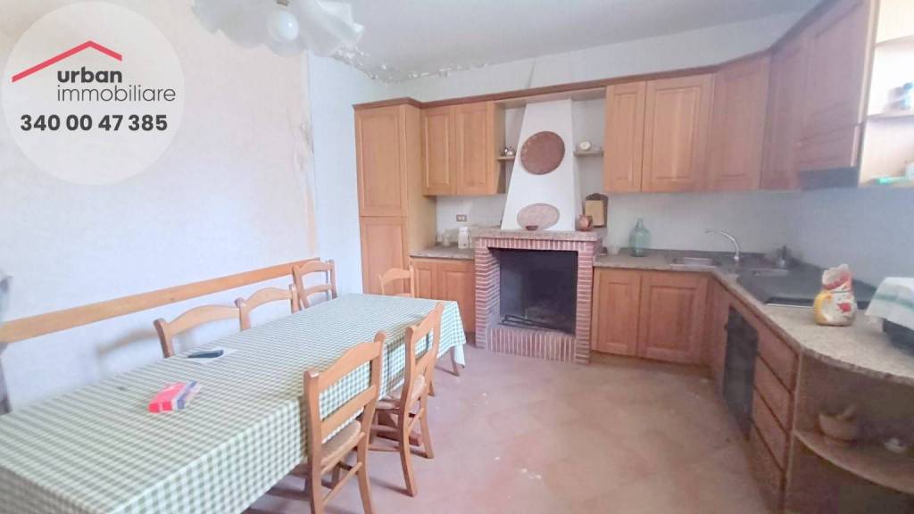 casa indipendente in vendita a Pizzoli